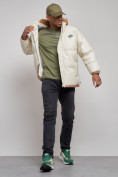 Оптом Куртка из экокожи мужская с плюшевым капюшон бежевого цвета 28132B в Омске, фото 12