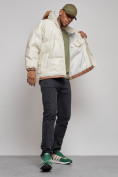 Оптом Куртка из экокожи мужская с плюшевым капюшон бежевого цвета 28132B, фото 13