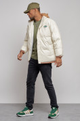 Оптом Куртка из экокожи мужская с плюшевым капюшон бежевого цвета 28132B в Самаре, фото 2