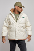 Оптом Куртка из экокожи мужская с плюшевым капюшон бежевого цвета 28132B в Самаре, фото 9