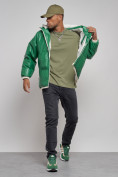 Оптом Куртка из экокожи мужская с плюшевым капюшон зеленого цвета 28132Z в Омске, фото 13