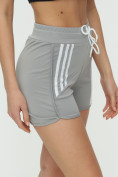 Оптом Спортивные шорты женские серого цвета 3006Sr в Перми, фото 6