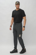 Оптом Брюки джоггеры спортивные с карманами мужские темно-серого цвета 3075TC, фото 2