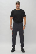 Оптом Брюки джоггеры спортивные с карманами мужские темно-синего цвета 3075TS