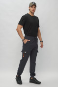 Оптом Брюки джоггеры спортивные с карманами мужские темно-синего цвета 3075TS, фото 3
