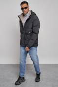 Оптом Куртка спортивная болоньевая мужская зимняя с капюшоном черного цвета 3111Ch в Перми, фото 10
