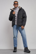 Оптом Куртка спортивная болоньевая мужская зимняя с капюшоном черного цвета 3111Ch в Екатеринбурге, фото 15