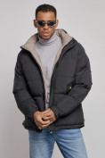 Оптом Куртка спортивная болоньевая мужская зимняя с капюшоном черного цвета 3111Ch в Перми, фото 9