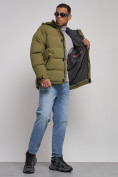 Оптом Куртка спортивная болоньевая мужская зимняя с капюшоном цвета хаки 3111Kh в Уфе, фото 12