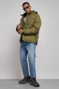 Оптом Куртка спортивная болоньевая мужская зимняя с капюшоном цвета хаки 3111Kh в Перми, фото 14