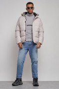 Оптом Куртка спортивная болоньевая мужская зимняя с капюшоном светло-бежевого цвета 3111SB в Нижнем Новгороде, фото 15