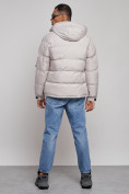 Оптом Куртка спортивная болоньевая мужская зимняя с капюшоном светло-бежевого цвета 3111SB в Сочи, фото 4