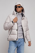 Оптом Куртка спортивная болоньевая мужская зимняя с капюшоном светло-бежевого цвета 3111SB в Омске, фото 6