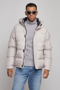 Оптом Куртка спортивная болоньевая мужская зимняя с капюшоном светло-бежевого цвета 3111SB в Перми, фото 9