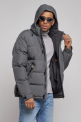 Оптом Куртка спортивная болоньевая мужская зимняя с капюшоном серого цвета 3111Sr в Перми, фото 6