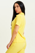Оптом Спортивная футболка поло женская желтого цвета 33412J в Казани, фото 4