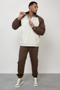 Оптом Спортивный костюм мужской модный коричневого цвета 35021K в Воронеже, фото 11