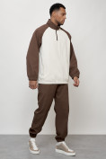 Оптом Спортивный костюм мужской модный коричневого цвета 35021K в Оренбурге, фото 3