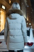 Оптом Куртка женская зимняя с мехом енот премиум класса светло-зеленого цвета 381ZS, фото 2