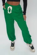 Оптом Джоггеры спортивные трикотажные женские зеленого цвета 400Z в Казани, фото 17