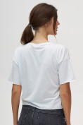 Оптом Топ футболка женская белого цвета 4318Bl в Казани, фото 4