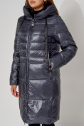 Оптом Пальто утепленное с капюшоном зимнее женское  темно-серого цвета 442116TC в Екатеринбурге, фото 13