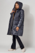 Оптом Пальто утепленное с капюшоном зимнее женское  темно-серого цвета 442116TC в Екатеринбурге, фото 11
