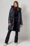 Оптом Пальто утепленное с капюшоном зимнее женское  темно-синего цвета 442116TS в Казани, фото 3