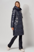Оптом Пальто утепленное с капюшоном зимнее женское  темно-синего цвета 442116TS, фото 2