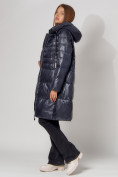 Оптом Пальто утепленное с капюшоном зимнее женское  темно-синего цвета 442116TS, фото 4