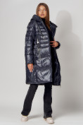 Оптом Пальто утепленное с капюшоном зимнее женское  темно-синего цвета 442116TS, фото 5