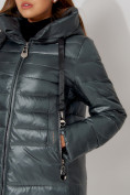 Оптом Пальто утепленное с капюшоном зимнее женское  темно-зеленого цвета 442116TZ, фото 13