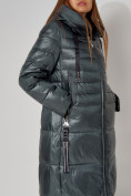 Оптом Пальто утепленное с капюшоном зимнее женское  темно-зеленого цвета 442116TZ в Екатеринбурге, фото 14