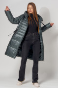 Оптом Пальто утепленное с капюшоном зимнее женское  темно-зеленого цвета 442116TZ, фото 4