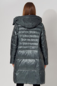 Оптом Пальто утепленное с капюшоном зимнее женское  темно-зеленого цвета 442116TZ в Екатеринбурге, фото 15