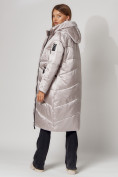 Оптом Пальто утепленное зимнее женское  бежевого цвета 442152B в Казани, фото 6