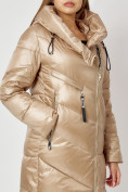 Оптом Пальто утепленное с капюшоном зимнее женское  бежевого цвета 442185B в Казани, фото 13