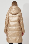 Оптом Пальто утепленное с капюшоном зимнее женское  бежевого цвета 442185B в Казани, фото 14