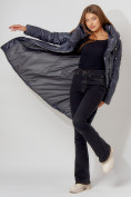 Оптом Пальто утепленное с капюшоном зимнее женское  темно-серого цвета 442185TC в Екатеринбурге, фото 4