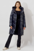 Оптом Пальто утепленное с капюшоном зимнее женское  темно-синего цвета 442185TS, фото 4