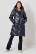 Оптом Пальто утепленное с капюшоном зимнее женское  темно-синего цвета 442185TS в Казани, фото 3