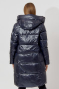 Оптом Пальто утепленное с капюшоном зимнее женское  темно-синего цвета 442185TS, фото 15