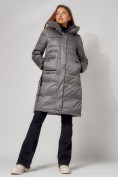 Оптом Пальто утепленное с капюшоном зимнее женское  серого цвета 442186Sr в Казани, фото 5