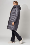 Оптом Пальто утепленное с капюшоном зимнее женское  темно-серого цвета 442186TC, фото 4