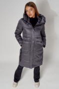 Оптом Пальто утепленное с капюшоном зимнее женское  темно-серого цвета 442186TC, фото 11