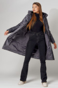 Оптом Пальто утепленное с капюшоном зимнее женское  темно-серого цвета 442186TC в Екатеринбурге, фото 2