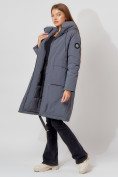 Оптом Пальто утепленное с капюшоном зимнее женское  серого цвета 442187Sr в Екатеринбурге, фото 7