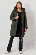 Оптом Пальто утепленное с капюшоном зимнее женское  темно-зеленого цвета 442187TZ в Екатеринбурге