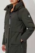 Оптом Пальто утепленное с капюшоном зимнее женское  темно-зеленого цвета 442187TZ в Екатеринбурге, фото 16