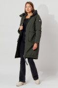 Оптом Пальто утепленное с капюшоном зимнее женское  темно-зеленого цвета 442187TZ в Екатеринбурге, фото 2